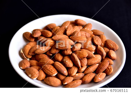 Nuts 67016511