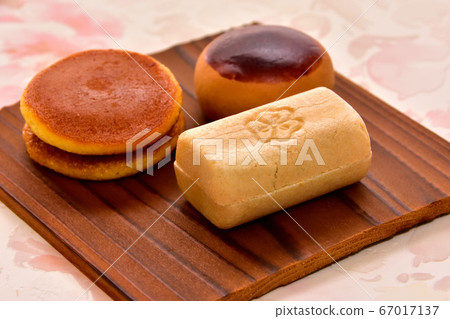 One-sided Japanese confectionery One-sided Japanese confectionery 67017137
