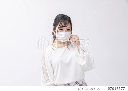 戴著口罩的干淨女人 67017577