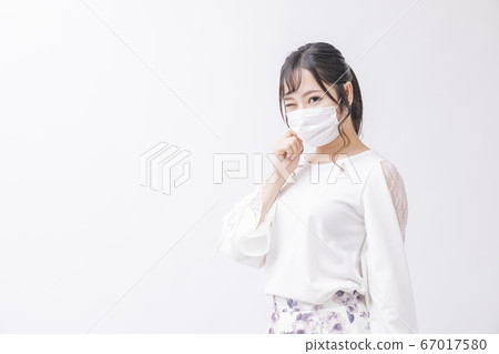 戴著口罩的干淨女人 67017580