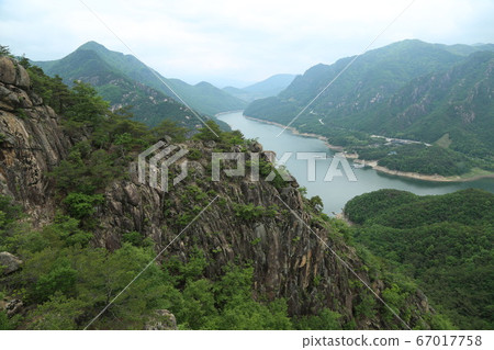 Cheongpung Lakeside, Oksunbong, Bibongsan, Cheongpung-myeon, Jecheon-si, Chungcheongbuk-do, Korea Cheongpung Lakeside, Oksunbong, Bibongsan, Cheongpung-myeon, Jecheon-si, Chungcheongbuk-do, Korea 67017758