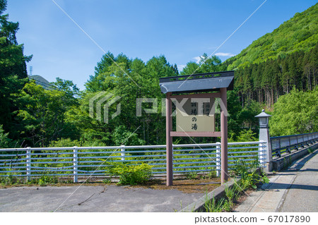 Along the national highway No. 17, fresh green scenery near Niijuku, Niigata Prefecture 67017890