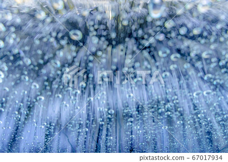 洗車時刷子旋轉的圖像 67017934