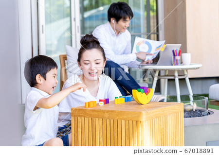 Family, home time 67018891