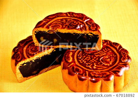 Chinese confectionery moon cake 67018892