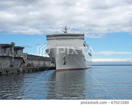 北海道小樽市3號碼頭的Shin Nihonkai Ferry Azalea 67021080