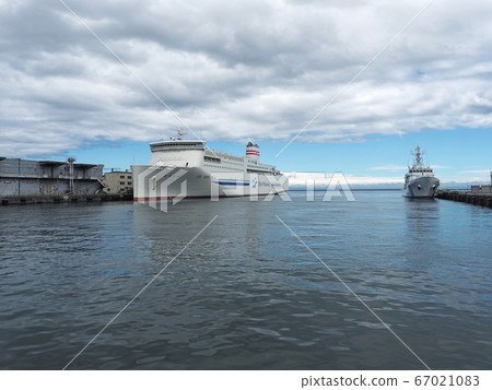 Port view Otaru, Hokkaido 67021083