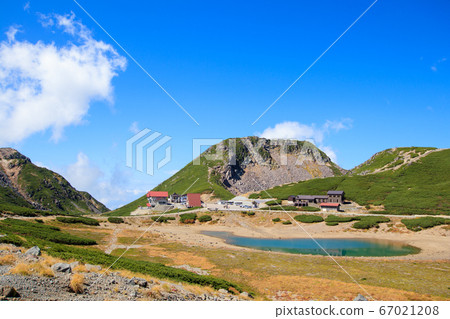 A view of Tsurugaike and Mt. 67021208