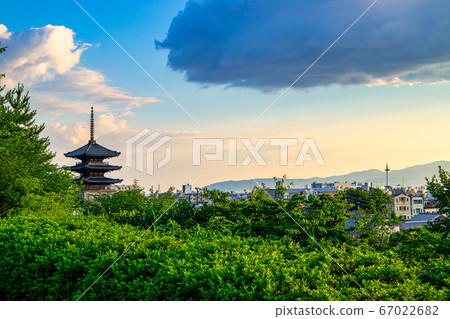 Gion Yasaka Tower (five-storied pagoda) evening view in Kyoto 67022682