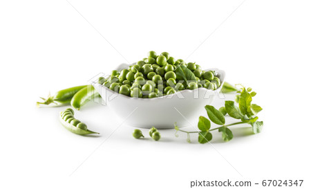 Green raw peas in pocelain bow isolated on white 67024347