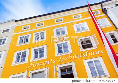 Birth house of famous composer Wolfgang Amadeus Mozart in Salzburg, Austria 67025057