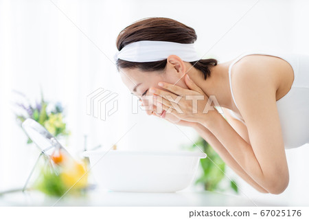 Female face wash 67025176