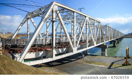 淀川大橋（大阪東線），俗稱“赤川鐵橋”，是人們可以穿越的罕見的鐵路橋樑。 67026559