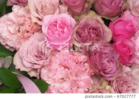 Pink rose flower arrangement 67027777