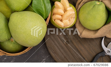 Citron mid-autumn festival black background pomelo top view うず Citron mid-autumn festival black background pomelo top view うず 67029086