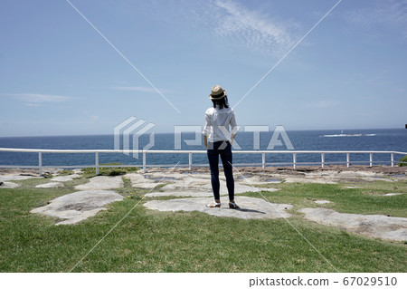 Blue sky and sea and women 67029510