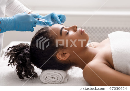 Anti-aging injections for attractive african woman at beauty salon Anti-aging injections for attractive african woman at beauty salon 67030624