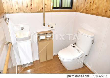 新建的廁所 新建的廁所 67032284