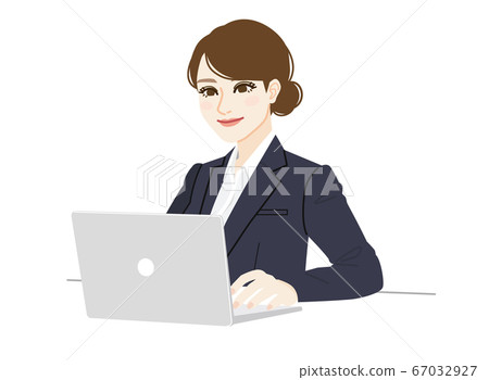 一個扮演書桌工作的女人 67032927