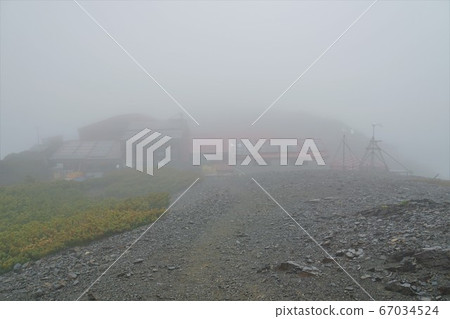 霧中的長竹山莊 67034524