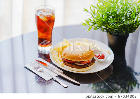 Diet enemies: hamburgers, potatoes and diet coke [image of fast food] 67034802