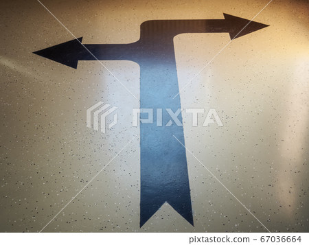 Close-up view of a black arrow pointing in 67036664