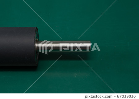 Recycled industrial rubber roller Recycled industrial rubber roller 67039030