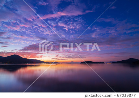 瀨戶內海染上晨光 瀨戶內海染上晨光 67039877