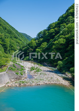 奧久清津電站新壩清津河新鮮的綠色風景新潟縣 奧久清津電站新壩清津河新鮮的綠色風景新潟縣 67040422