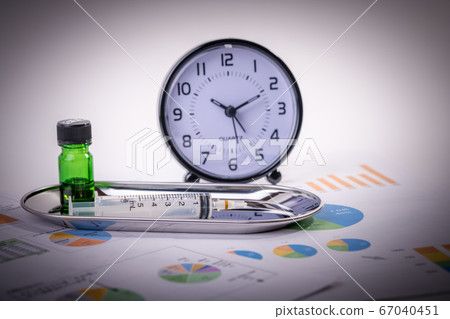 [Syringe vaccine bad image] 67040451