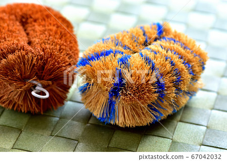 Turtle child scrubbing brush 67042032