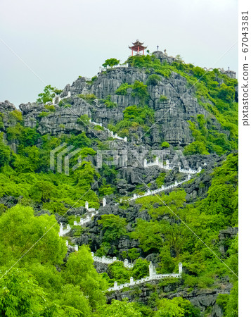 Hang Mua Pagoda in Ninh Binh, Vietnam Hang Mua Pagoda in Ninh Binh, Vietnam 67043381