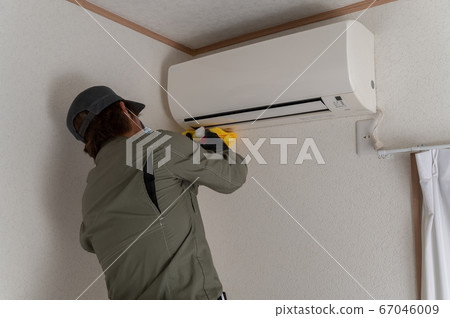 Air conditioner cleaning 67046009