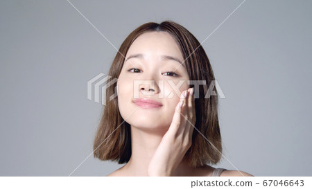 Women's skin care image Beauty cosmetic Whitening whitening 67046643