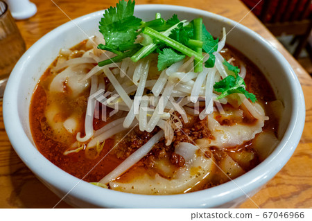 Mahatsu Sword Noodle Pakchi Sprout Topping Close-up Shimbashi Nagaan Sword Noodle Horizontal Position 67046966