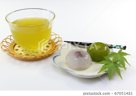 水文殊(Kuzu Manju)和冷茶 水文殊(Kuzu Manju)和冷茶 67051481
