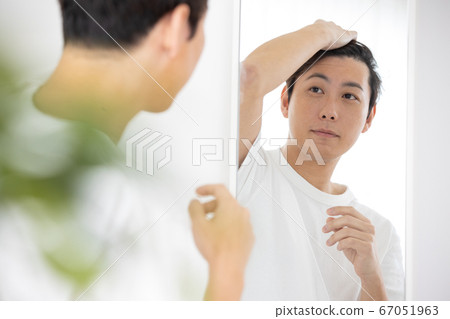 關心頭皮的男人頭髮護理 關心頭皮的男人頭髮護理 67051963