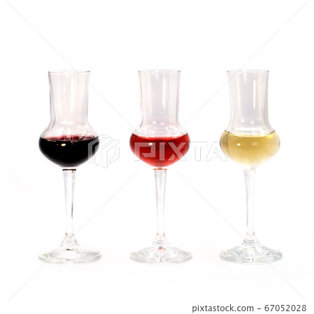 Dry white, semi-sweet rose and vintage aged tannin wine in glasses. Dry white, semi-sweet rose and vintage aged tannin wine in glasses. 67052028