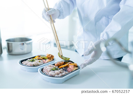 男廚師午餐與家庭送餐外賣 67052257