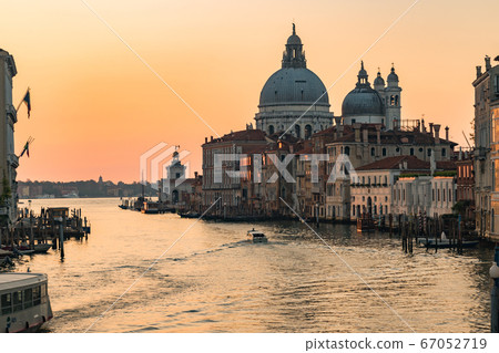 Venice, italy, sunrise, canal, early morning, canal town, tourist attraction, historic town Venice, italy, sunrise, canal, early morning, canal town, tourist attraction, historic town 67052719