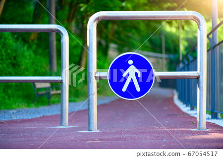 Track entry signal for walkers only Track entry signal for walkers only 67054517