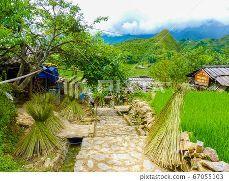 Catcat Hmong village near Sapa (Chapa) in north Catcat Hmong village near Sapa (Chapa) in north 67055103