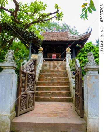 Chua Mot Cot Pagoda, Hanoi, Vietnam 67055208