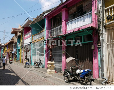泗水的著名景點老城區（印尼爪哇）的多彩街道 67055982