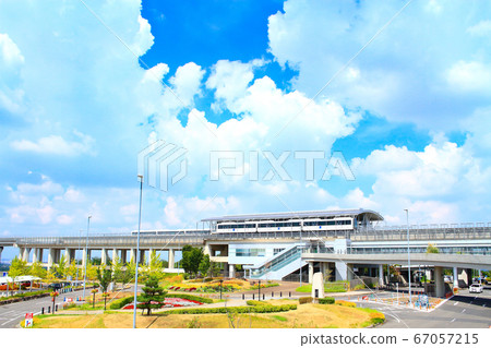 Linimo stops at Aichi Expo Memorial Park Station in Nagakute City Linimo stops at Aichi Expo Memorial Park Station in Nagakute City 67057215