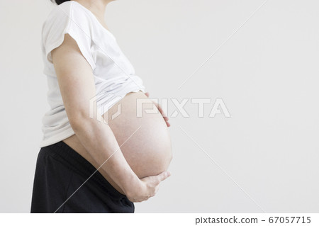 A 37-week pregnant woman who is bloated with uterine fibroids A 37-week pregnant woman who is bloated with uterine fibroids 67057715