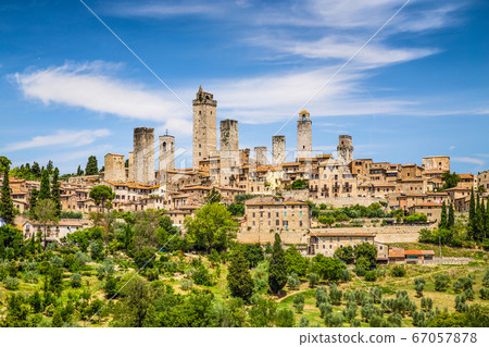 Medieval town of San Gimignano, Tuscany, Italy 67057878