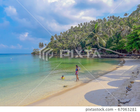 Woman and boy wearing a life jacket, scuba diving in the sea at Haad salad Beach , koh Phangan 67063281
