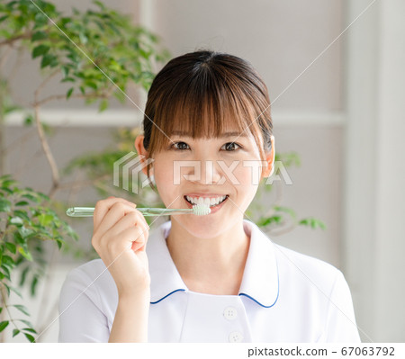 Tooth brushing instruction of dental hygienist Tooth brushing instruction of dental hygienist 67063792