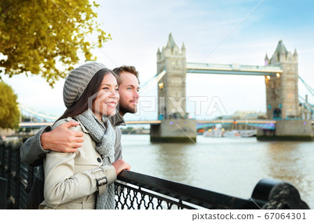 Happy couple by Tower Bridge, River Thames, London Happy couple by Tower Bridge, River Thames, London 67064301